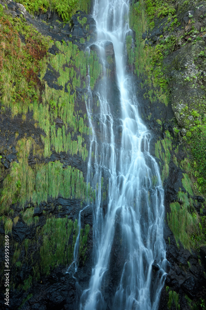 Obraz premium Mountain waterfall