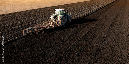Fotografie a tractor ploughing a fertile field with rich soil