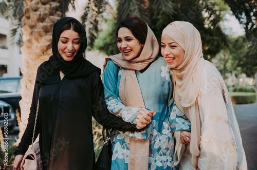 Photography Three women friends going out in Dubai