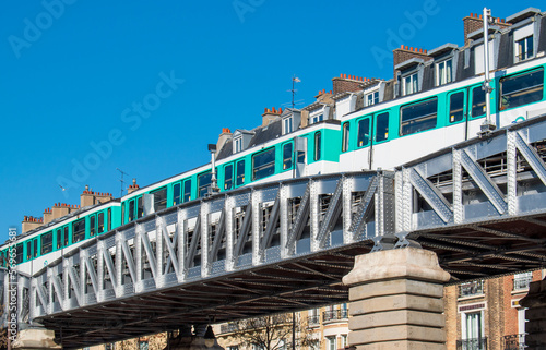 Canvas Print Métro aérien à Paris (France)