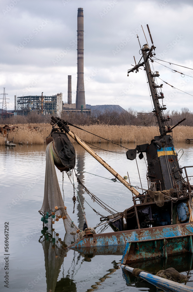 old ship without people ran aground in Ukraine during the war with Russia old ship without people ran aground in Ukraine during the war with Russia