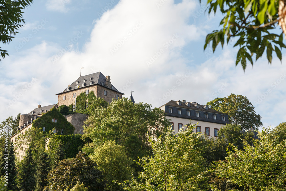 Burg Blankenheim, Schloss oberhalb der Gemeinde Blankenheim in der Eifel, Nordrhein-Westfalen, Deutschland