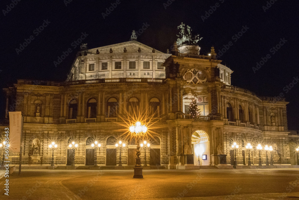 Fototapeta premium Semperoper Dresden at night 