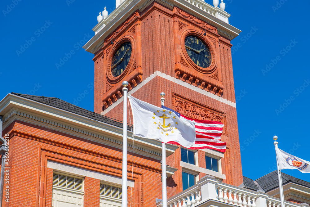 Φωτογραφία Flag of Rhode Island State in front of Warwick City Hall at 3275 Post Road in village of Apponaug, city of Warwick, Rhode Island RI, USA