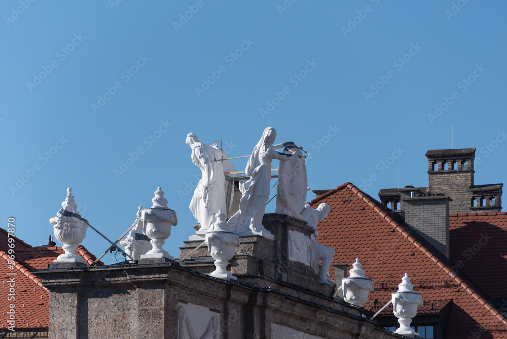 Obraz premium Statuen auf der Triumphpforte in Innsbruck
