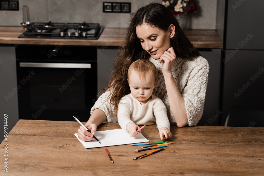 Developing drawing lesson for child toddler at home. Maternity leave