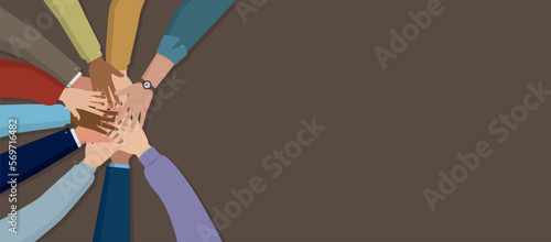 Illustration vectorielle panoramique représentant plusieurs mains jointes en signe d'unité, de fraternité et de solidarité. Concept de travail d'équipe dans une entreprise. 