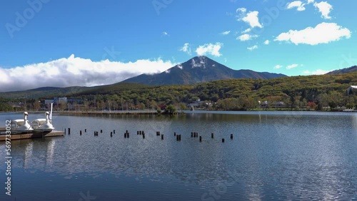 長野県 白樺湖と蓼科山の秋の景色