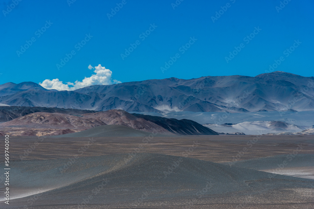 Camino Hacia Antofagasta de la Sierra, con las montañas de colores, Catamarca, Argentina