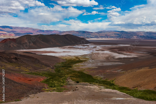 Montaña de colores en el Salar de Antofalla, Catamarca, Argentina