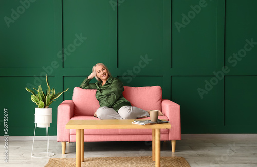 Mature woman sitting on pin...