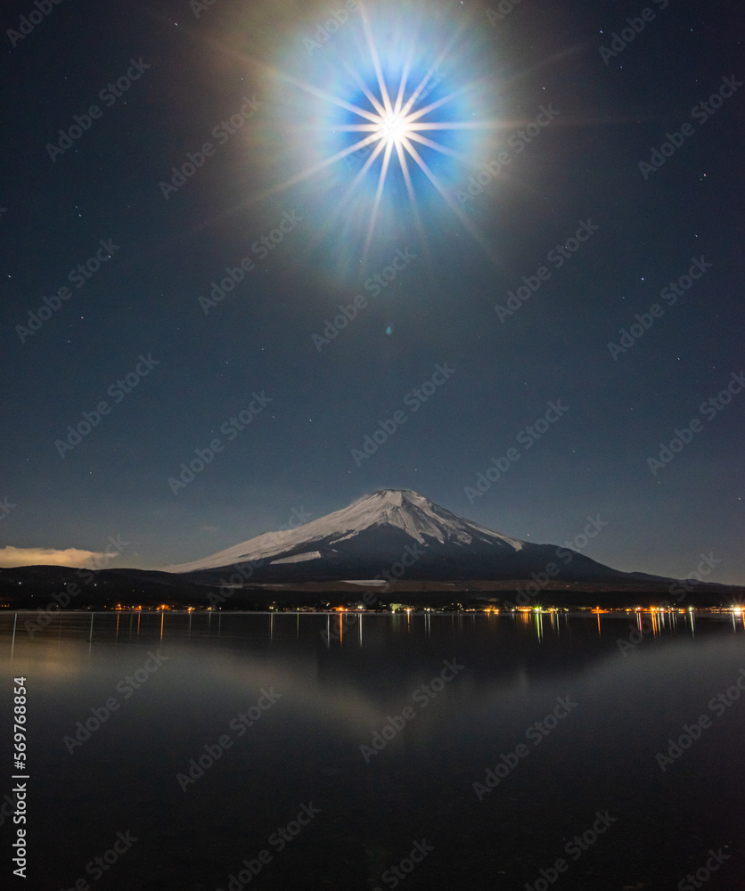 山中湖から月夜と富士山