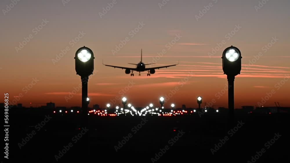 Avion atterrissage Brussels Airport  coucher de soleil