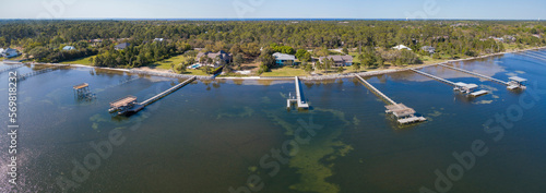 Φωτογραφία Panorama of mansions with private docks in an aerial view at Navarre, Florida