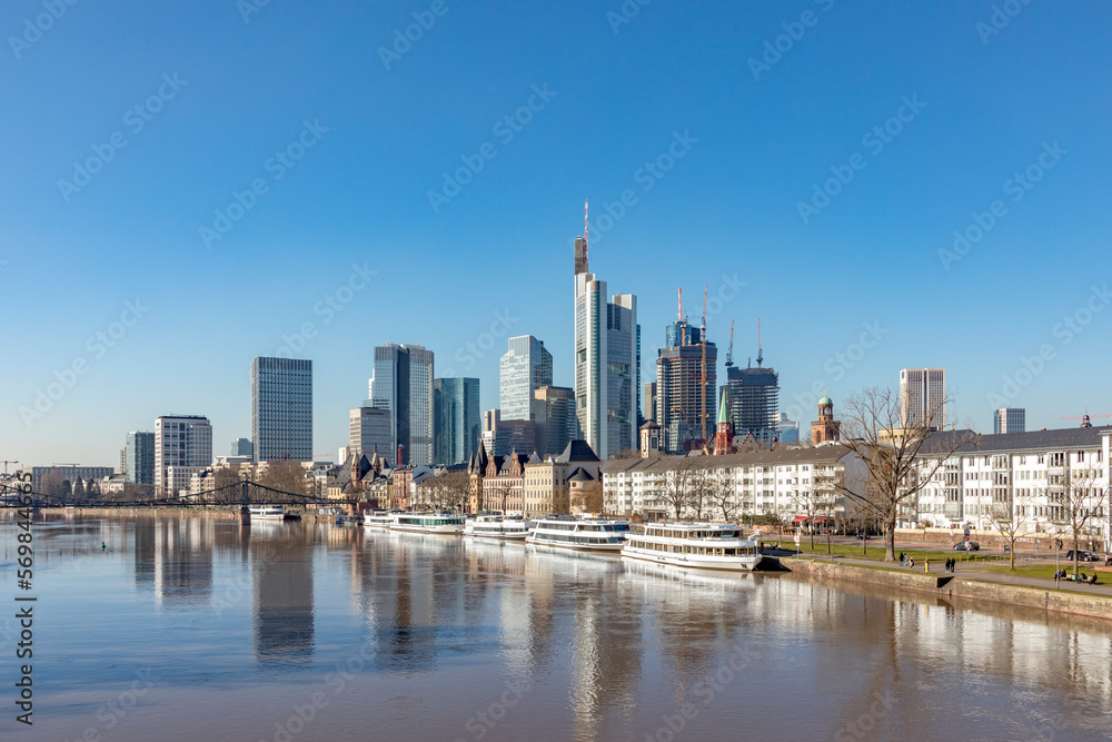 Naklejka premium view to skyline of Frankfurt with river Main