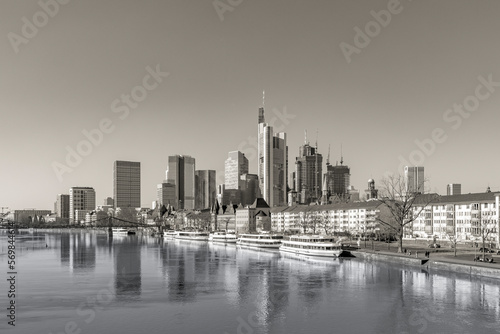Fototapeta Naklejka Na Ścianę i Meble -  view to skyline of Frankfurt with river Main