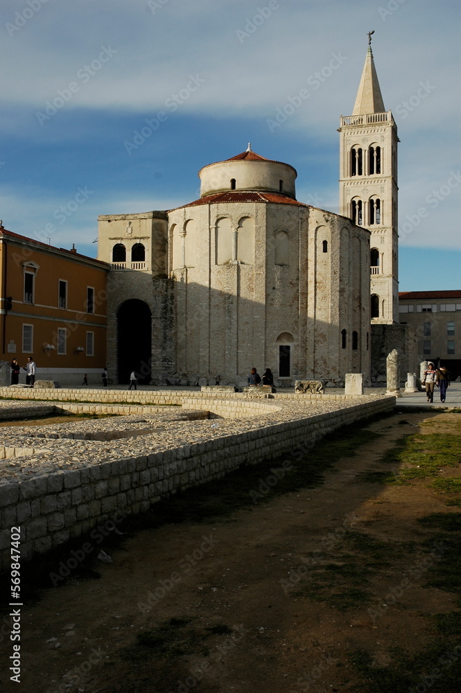 Zara. Croazia. Chiesa e campanile di San Donato con resti archeologici
