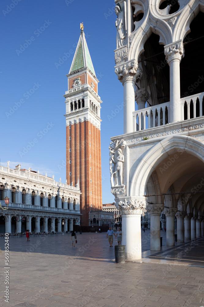 Venezia. Piazzetta San Marco con Angolo di Palazzo Ducale verso laLibreria e il Campanile