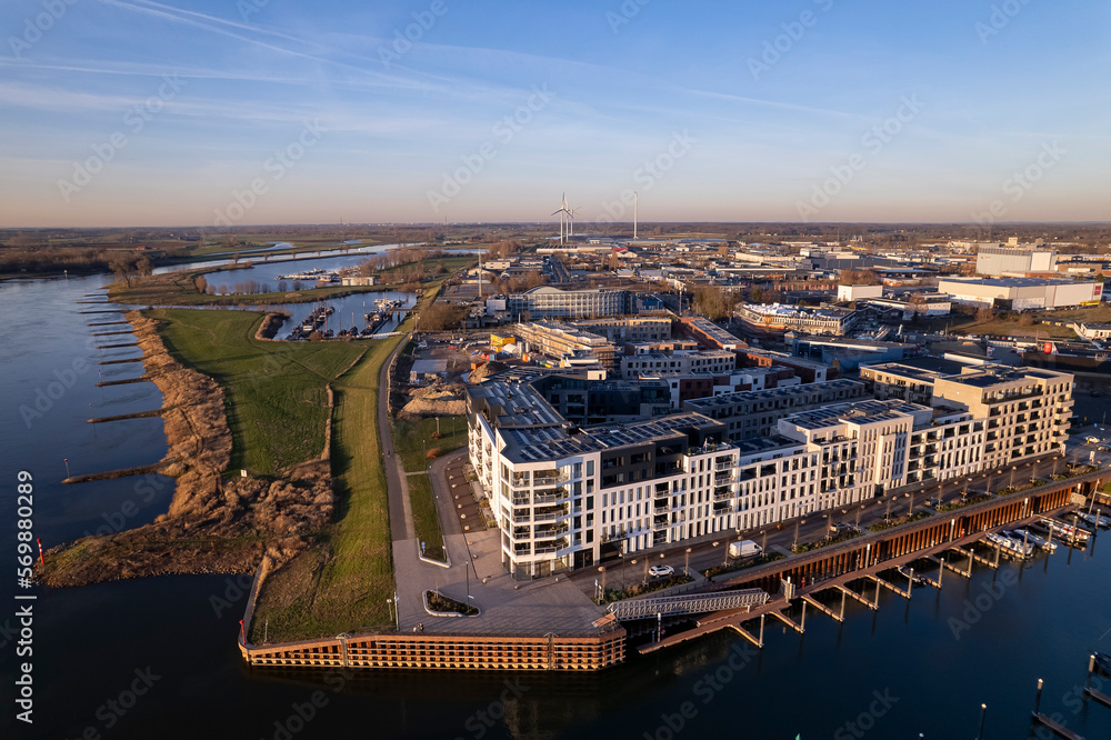Noorderhaven neighbourhood with Kade Noord luxury apartment complex at