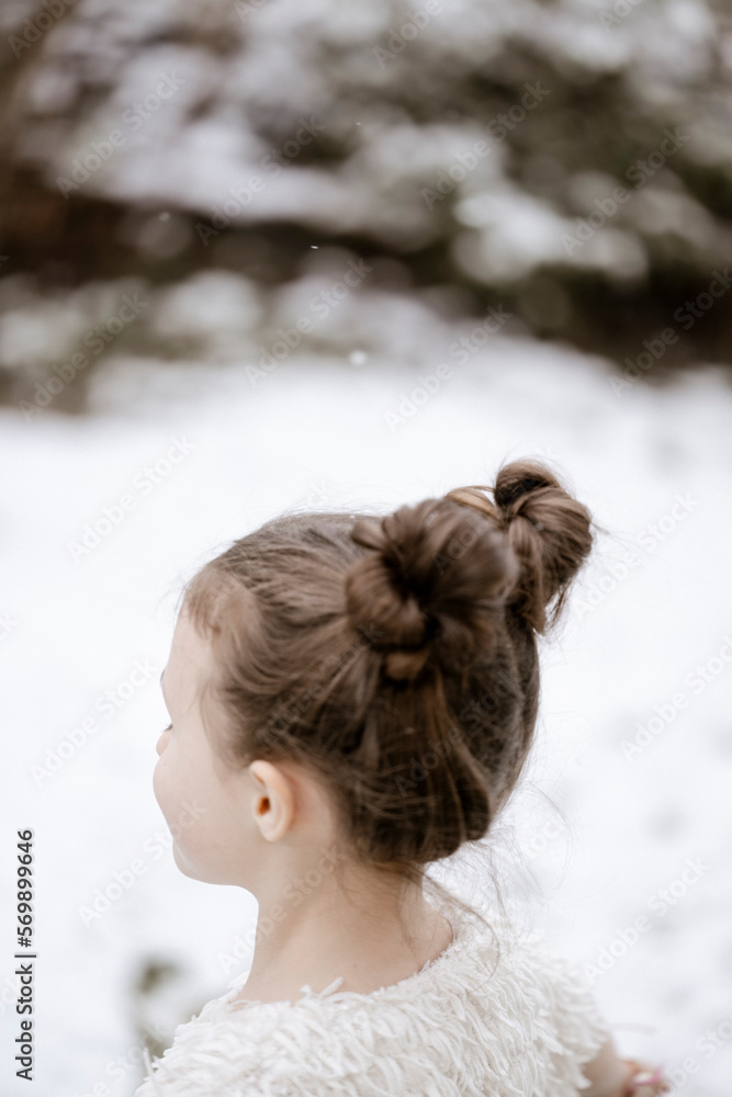 Mädchen im Schnee Mädchen im Schnee