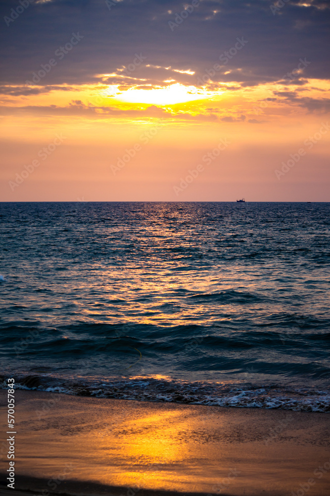 Obraz premium sunset at the beach of malpe