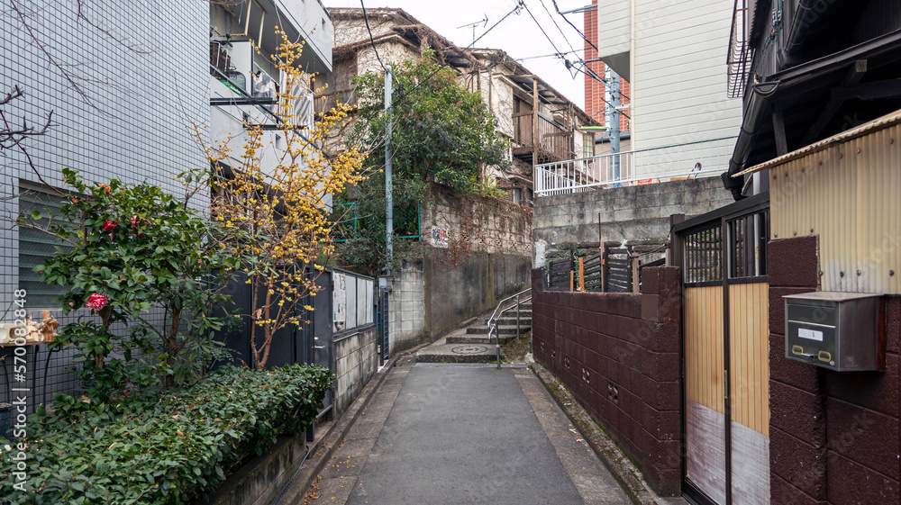 階段がある路地