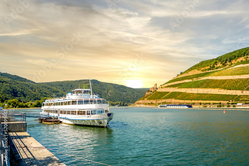 Ufer, Bingen am Rhein, Rheinland Pfalz, Deutschland  photo