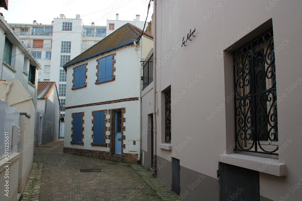 Fototapeta premium alley and houses in les sables-d'olonne in vendée (france)