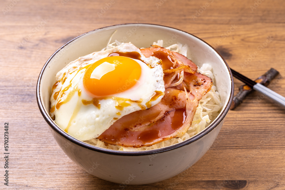 目玉焼き丼 目玉焼き丼