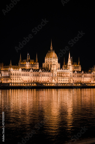hungarian parliament building at night © Di