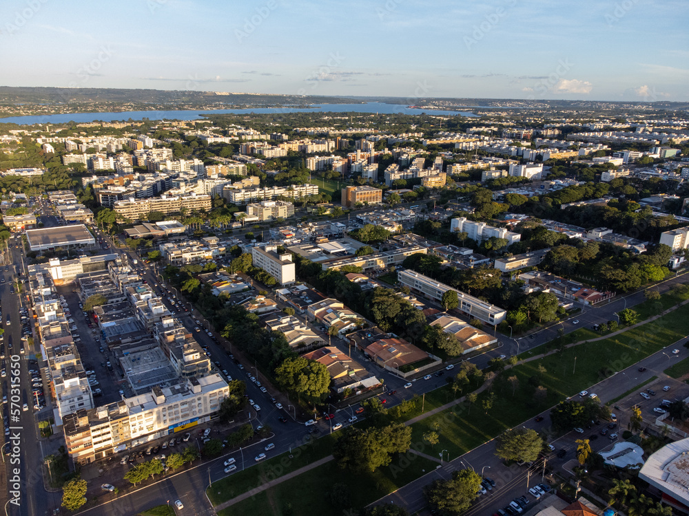 Obraz premium metropolis with low buildings brasilia at sunset the capital of brazil