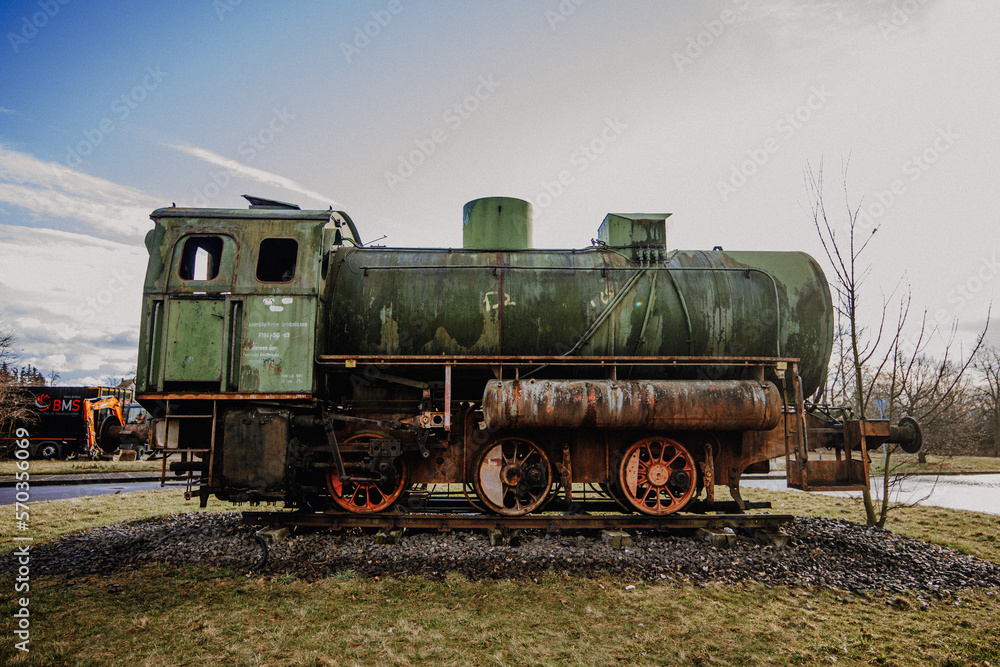 verlassene alte Lokomotive / Zug