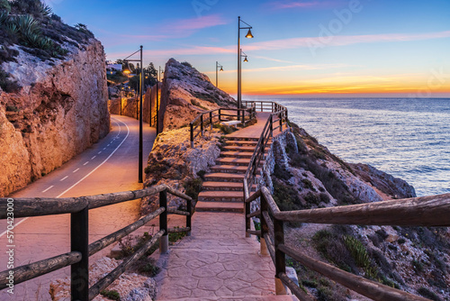 Foto Tunnels of the Cantal, between Rincon de la Victoria and Cala del Moral, Malaga, promenade that runs through tunnels and cliffs facing the Mediterranean, at dawn