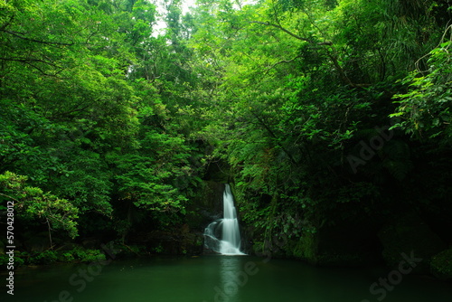 沖縄県西表島アダナデの滝