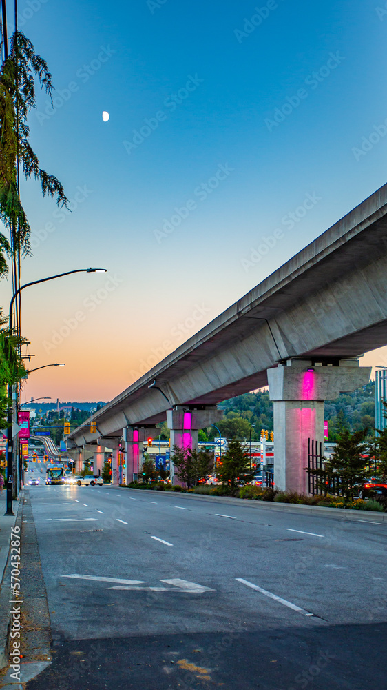 Obraz premium Burnaby Coquitlam North Road at night and sunset