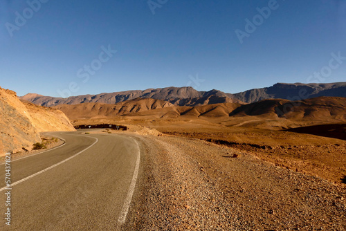 Marocco. Paesaggi e formazioni rocciose del Medio Atlante