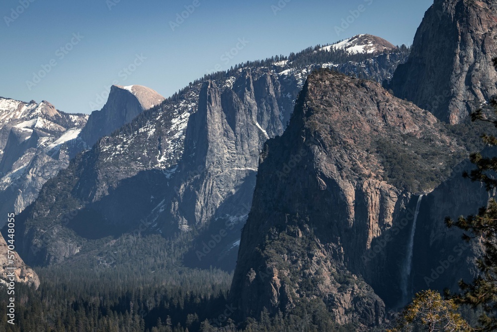 Fototapeta premium Mountain Range with Half Dome
