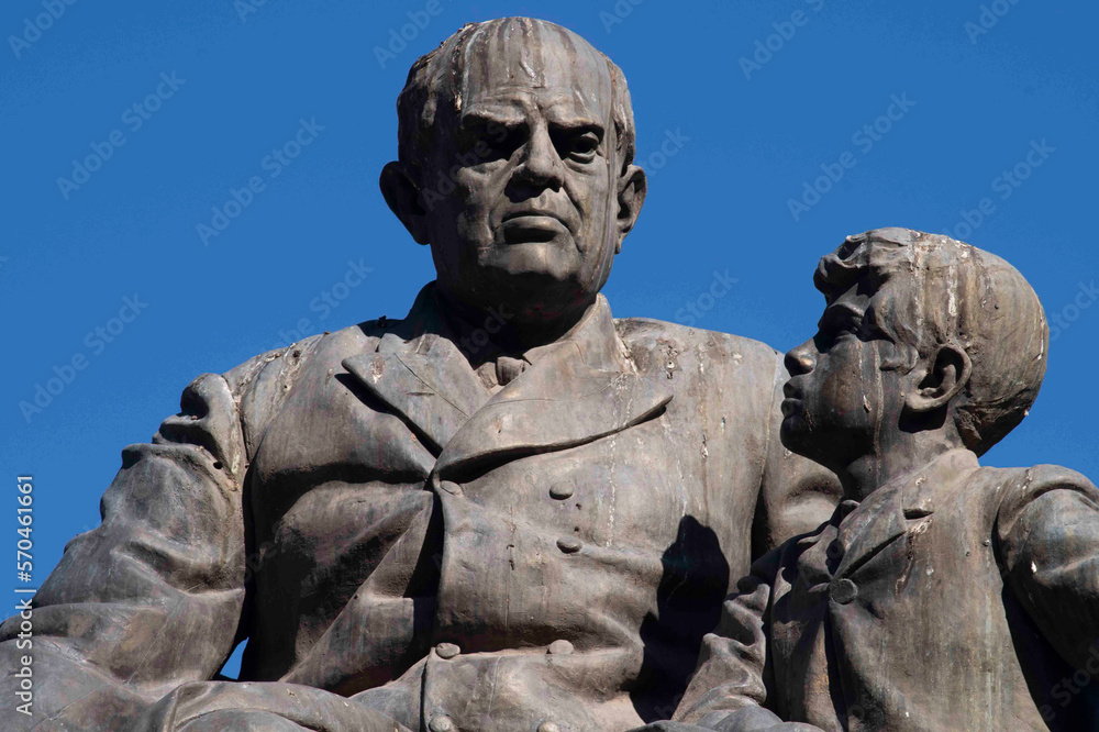 Fototapeta premium Monument of Domingo Fautino Sarmiento seated with two children in the Plaza 25 May made in bronze by the sculptor Victor de Pol San Juan Argentina
