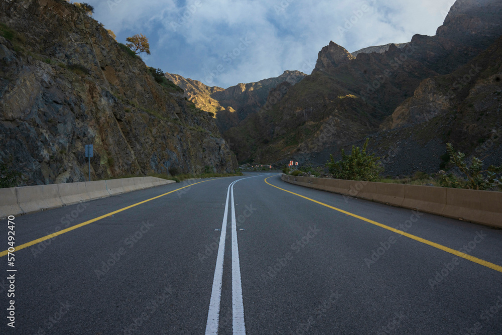Fototapeta premium saudi arabian mountain landscape 