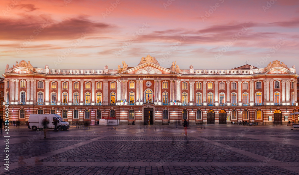 Fototapeta premium Capitole square, and the Capitol at sunset in Toulouse, Haute Garonne, Occitanie, France