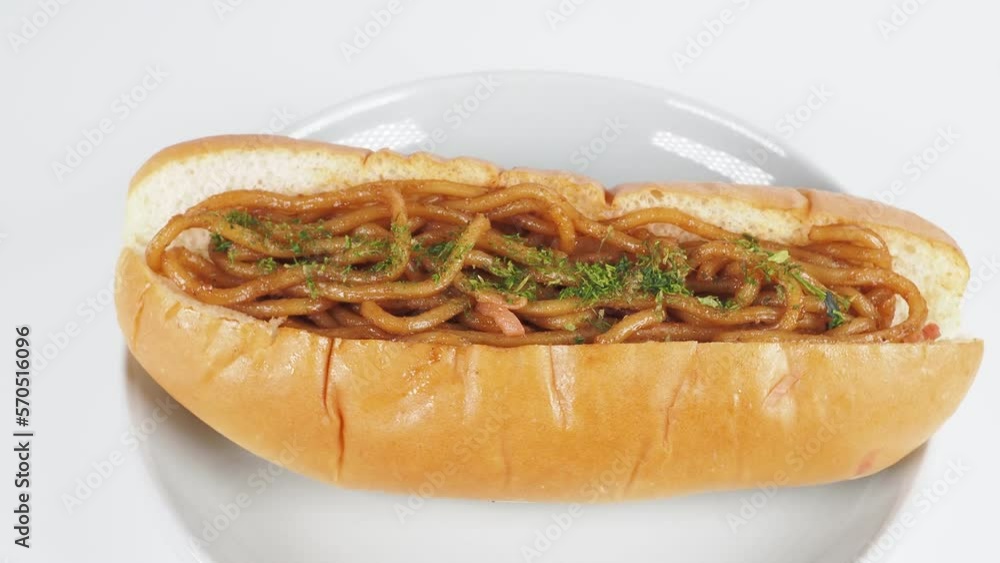 焼きそばパン
焼きそばパン