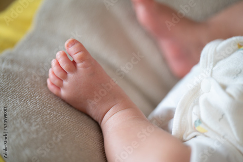 赤ちゃんの小さい足のアップ photo