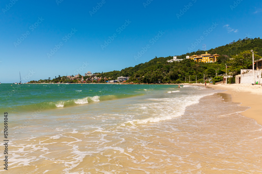 costa da praia de  jurere florianópolis santa catarina brasil jurerê internacional