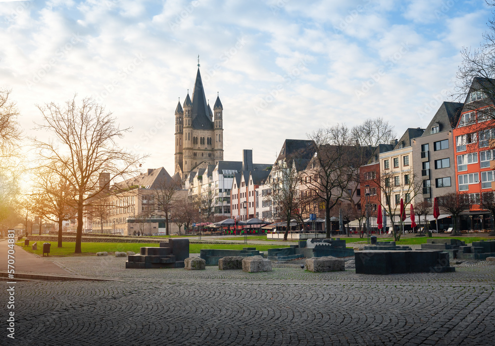 Obraz premium Rhine Promenade and Great St. Martin Church - Cologne, Germany