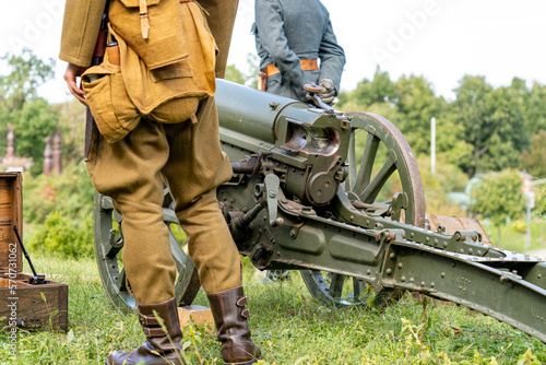 First World War 15 cm Feldhaubitze M 14. and soldiers wearing the uniforms of the First World War Austria-Hungary army next to it.