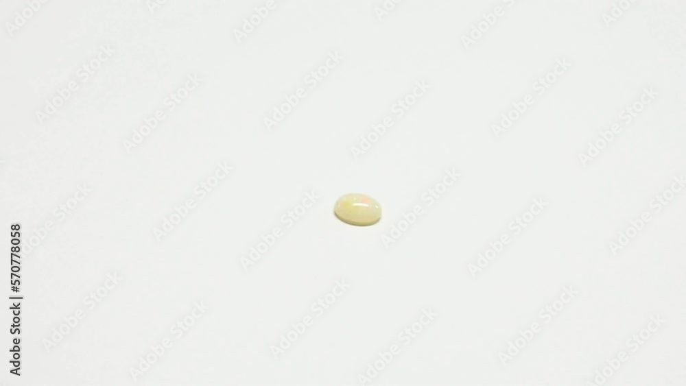 Opal aus Australien Edelstein im cabochon Schliff Opal aus Australien Edelstein im cabochon Schliff
