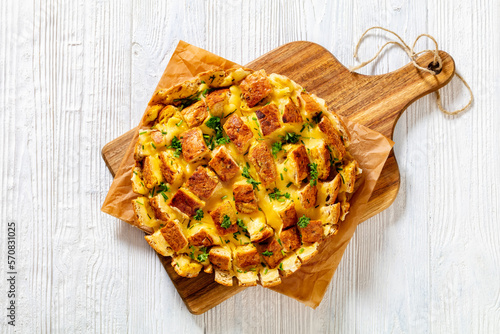 Εκτύπωση καμβά cheesy garlic bread, pull apart bread, top view