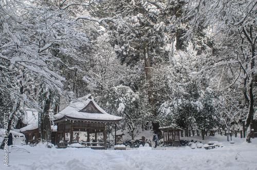 雪の積もった貴船神社奥宮