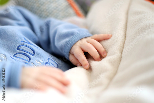 Obraz na płótnie Little baby boy's hands close-up