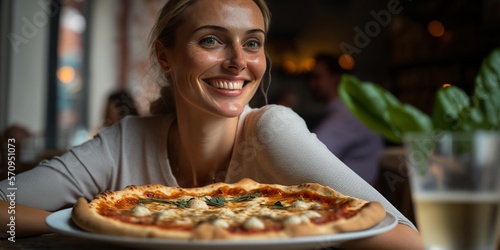 Leckere frische Pizza im Restaurant  l  chelnde Frau im Hintergrund  ai generativ